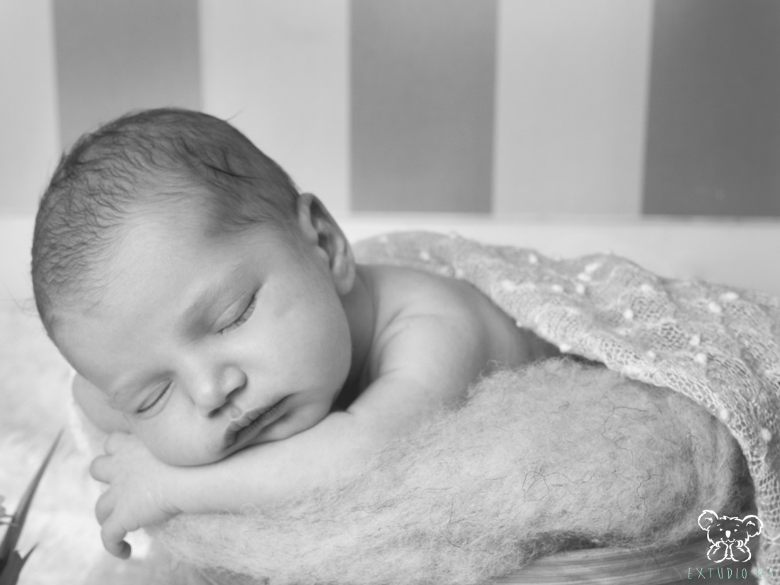 SESIONES DE FOTOS CON RECIEN NACIDOS EN PLASENCIA Y VALLE DEL JERTE - EXTUDIO 83 006