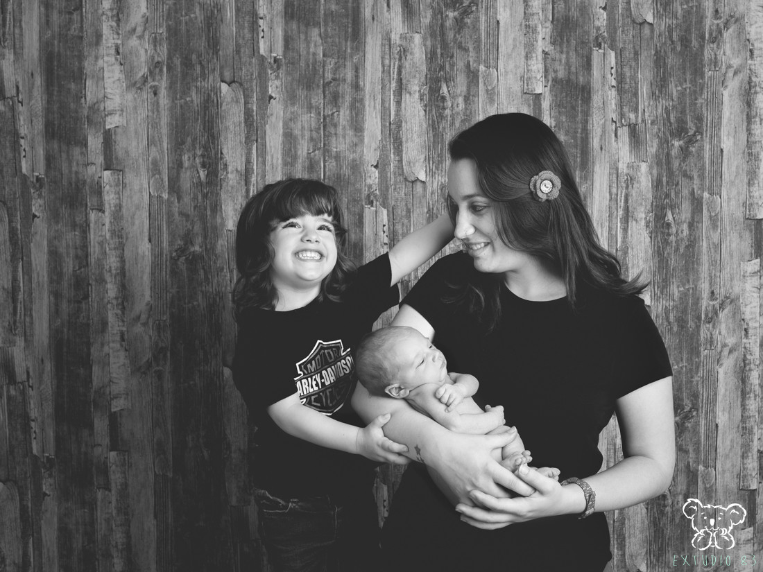 SESIONES DE FOTOS CON RECIEN NACIDOS EN PLASENCIA Y VALLE DEL JERTE - EXTUDIO 83 009